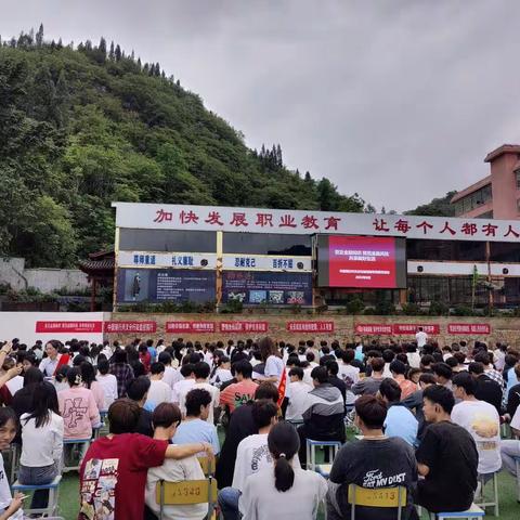 中国银行兴义分行开展“普及金融知识 守住钱袋子”进校园宣传活动