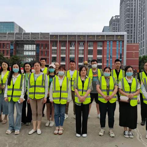 炎夏护学，爱有温度—记北城小学五年级十六班爱心护学