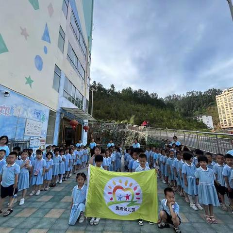 民族幼儿园【幼小衔接】参观小学初体验、幼小衔接促成长——民族幼儿园参观民族小学活动