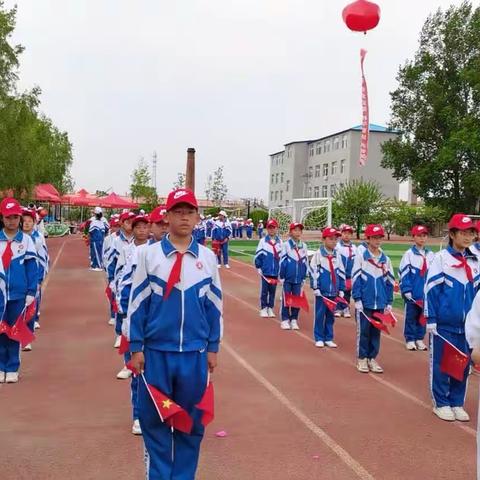 开展形式多样、生动活泼的课后服务活动，满足全体学生个性发展