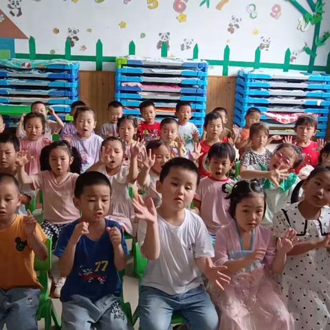 “浓浓粽叶香，悠悠端午情”----金太阳幼儿园中二班