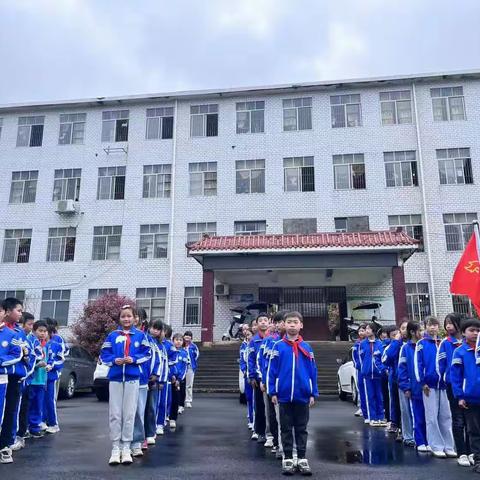 传承红色基因  铭记英烈精神——桐木镇杨坊小学清明祭扫活动