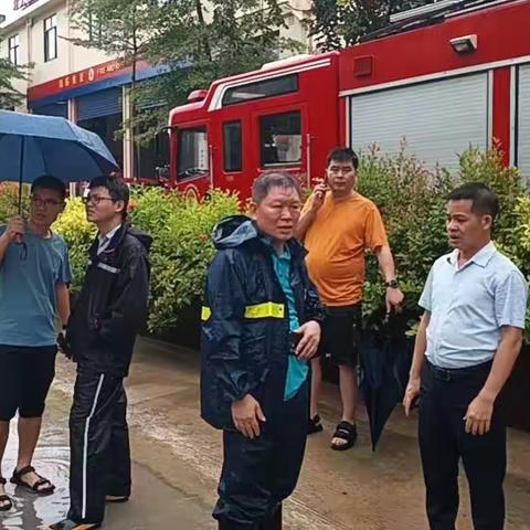 抱坡村开展防讯灾害应急救援工作