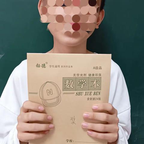 小豪，男，2009年10月出生，诊断为自闭智力发育迟缓，2022年8月份到本机构做康复训练。