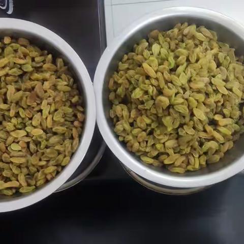 李湾村新时代文明实践站携手新密市农商银行牛店支行开展“弘扬端午文化 传我浓情粽香”