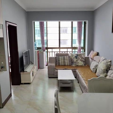 房屋出租位于三江县苏城28栋7楼有一套二室一厅住房出租， 联系电话：19978248586（曹）   18777258990（荣）