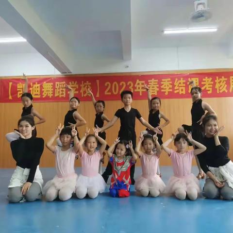 本学期的32节课已经上完啦！ 相处了四个多月，大家的进步老师都看在相处了四个多月，大家的进步老师都看在眼里