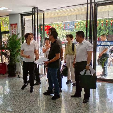 儋州市委副书记、政法委书记何先英到军屯村调研