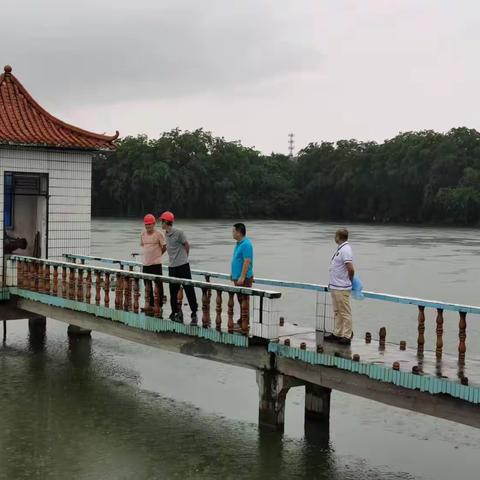 那大镇军屯村开展防风防汛安全防范工作