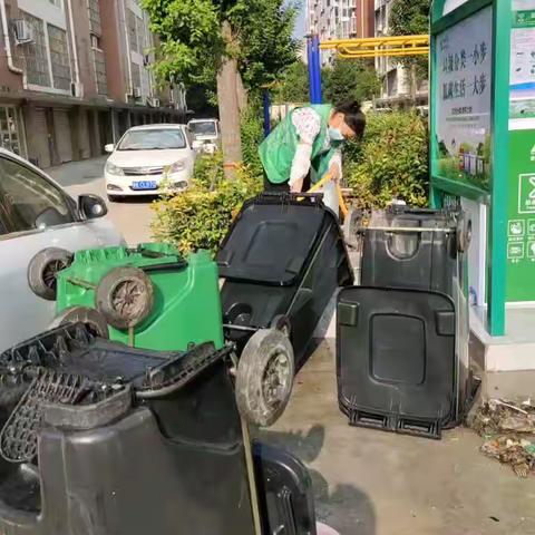 锦绣花苑小区垃圾分类督导员在干啥？