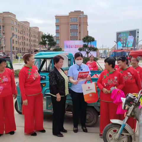 张庄分理处开展“百行进千村”活动