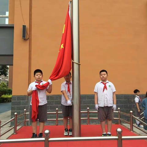 【学习二十大，童心永向党】——平城区第十四小学开源校区升旗仪式