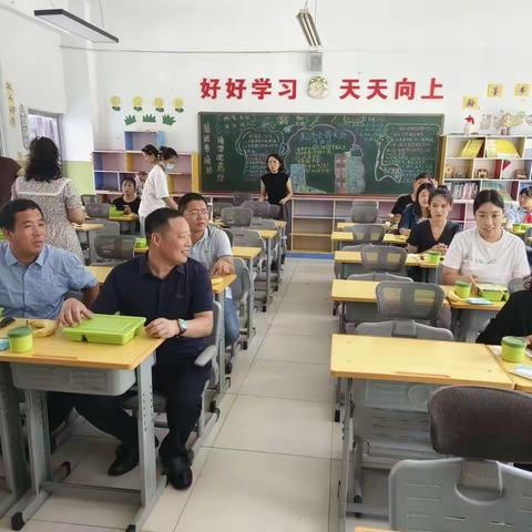 区教文体中心到南屯头小学实地督导“阳光午餐”工程