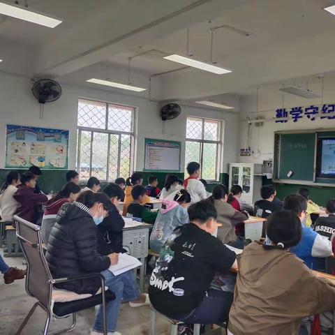 【贾汪区青山泉镇西南联合小学·构建理想课堂】聚焦新课标理念 夯实教研基础