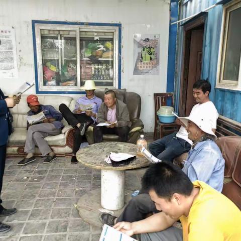 格尔木农商银行小灶火支行开展反诈宣传活动