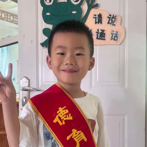 神木市锦界第一幼儿园中二班张嘉桐小朋友成长足迹