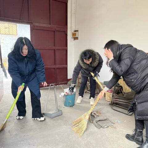 除旧迎新庆祥和 关爱帮扶显温情