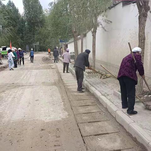 “迎中秋，贺国庆”王旗镇草场门环境卫生大整治