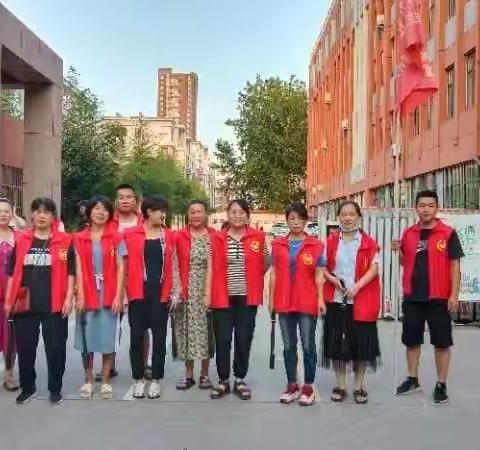 爱心护航，最美执勤——兴安小学二年级三班家长执勤篇。