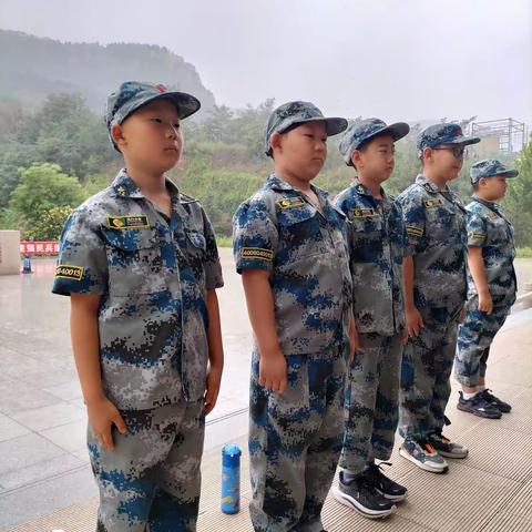 学军人风采，强自身素质