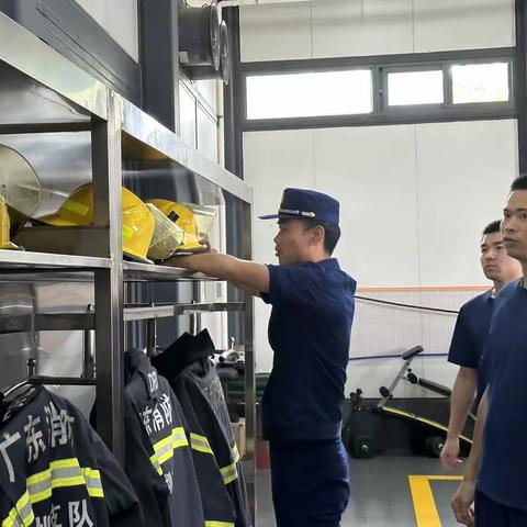 六约南消防救援站深入辖区小型站进行督导检查工作