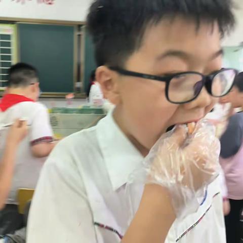 美食美味进课堂，自己劳动最光荣——立人学校1904班蒲公英中队活动
