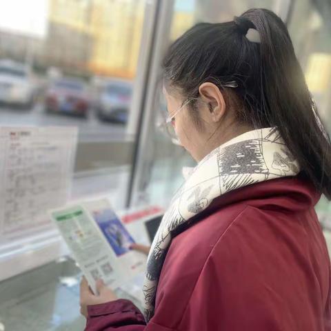 宁夏银行同心路支行开展“捂紧口袋多留神 资金安全有保障”厅堂微沙