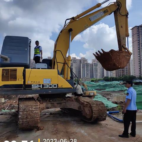 市生态环境局组织开展6月份非道路移动机械尾气抽测执法工作