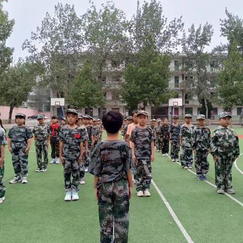 童心向军梦，迷彩小战士——运城市第二实验中学二（2）班军训第一天纪实