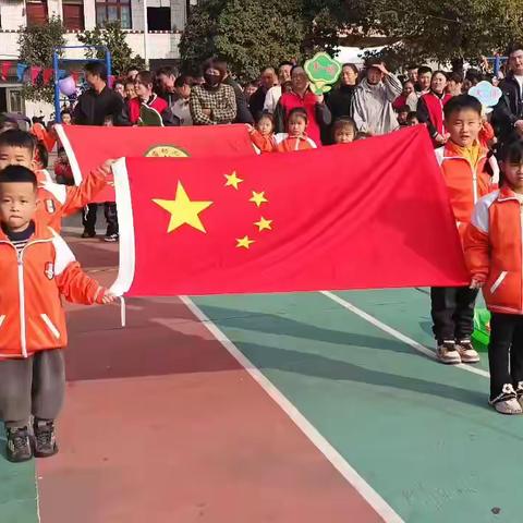 育苗幼儿园大（1）班 ——亲子趣味运动会