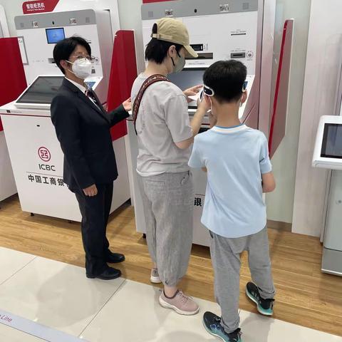 三里河东路支行全面增强服务规范，努力打造客户满意的银行