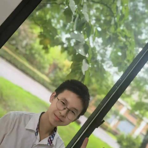 机灵可爱的蓝韩毅