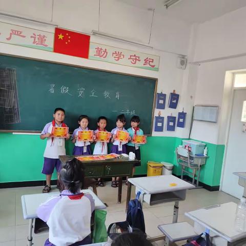 乐考无纸笔 双减趣无穷——东新庄镇八间房小学一二年级非纸笔测试