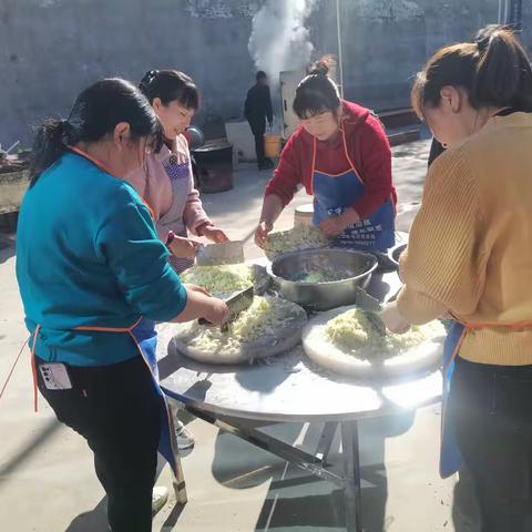 “九九重阳节，情暖夕阳红”