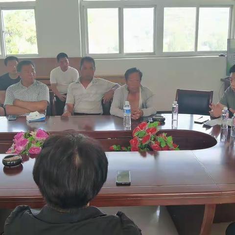 县财政局驻村工作队开展五个一活动扎实推进党建工作