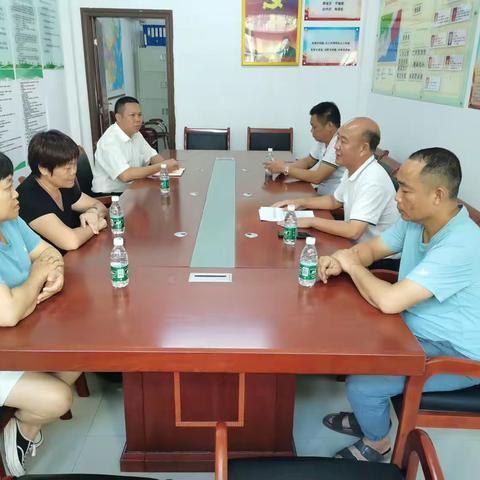 红郊社区人大代表召开座谈会