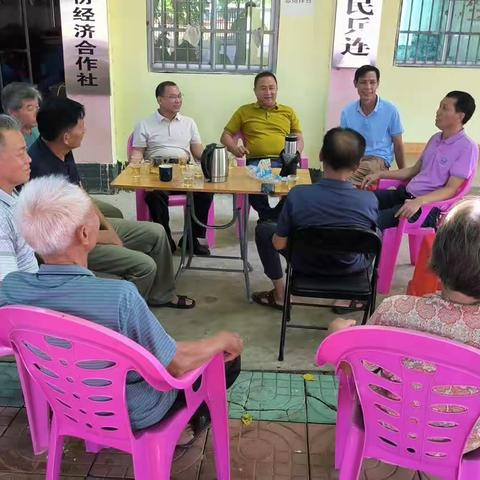 东方市科学技术协会“七一”前夕到报坡村慰问老党员