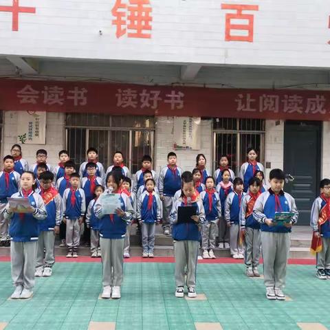 多媒体小学“九九重阳节，浓浓感恩情”主题升旗仪式