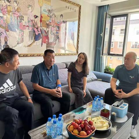 “学讲话、庆七一”——临河区不动产登记中心为退休党员送温暖