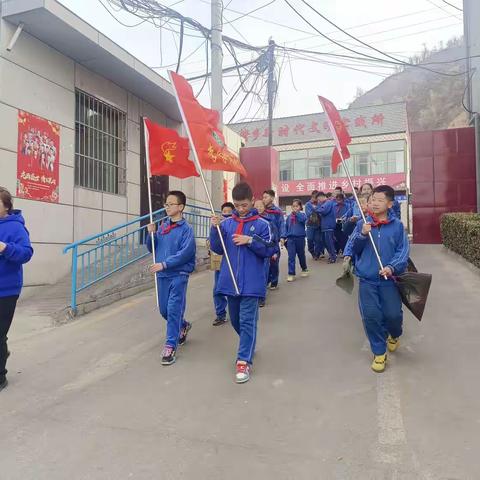 学习雷锋精神，共筑美好乡村———李家湾小学联合李家湾村党支部开展学雷锋实践活动