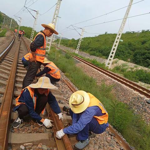 立足岗位 保安全