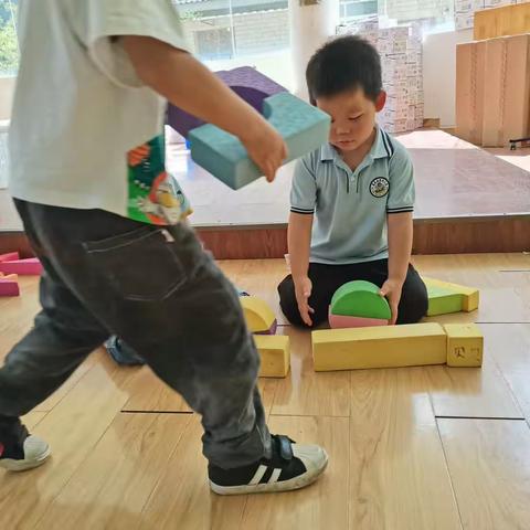 春晖幼儿园🏠小三班建构游戏“小火车搭建记”🚂