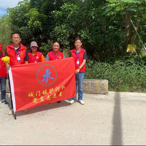 护河爱水，清洁家园  我们在行动