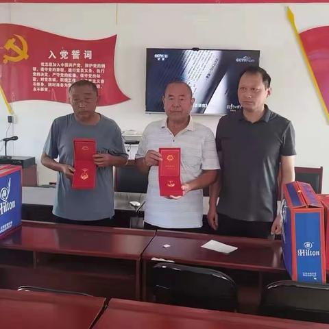 黑龙潭镇开展“迎七一”系列活动