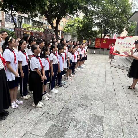 “践行二十大 争做好队员” ——民主学区开展用画笔找寻红色色记忆主题活动