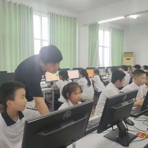 智慧编程    创意无限——记文昌市第三小学编程社团