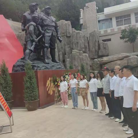 追寻英雄足迹  重温红色岁月—寺门村中学赴狼牙山教育基地开展七一主题党日活动