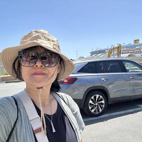 邓丽冰：意大利撒丁岛探秘//《五届世华笔会掠影》