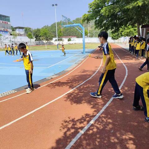 塘蓬镇那榔小学六一游园活动