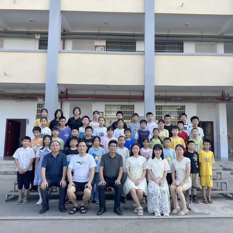 见证成长，奋发向上